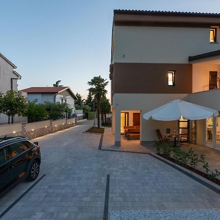 App Sandro With Common Pool Poreč Exterior foto