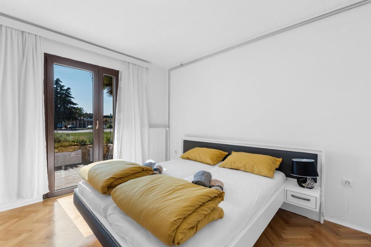 App Sandro With Common Pool Poreč Exterior foto
