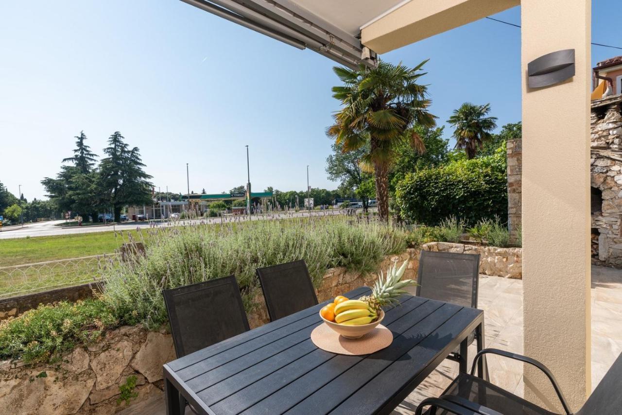 App Sandro With Common Pool Poreč Exterior foto