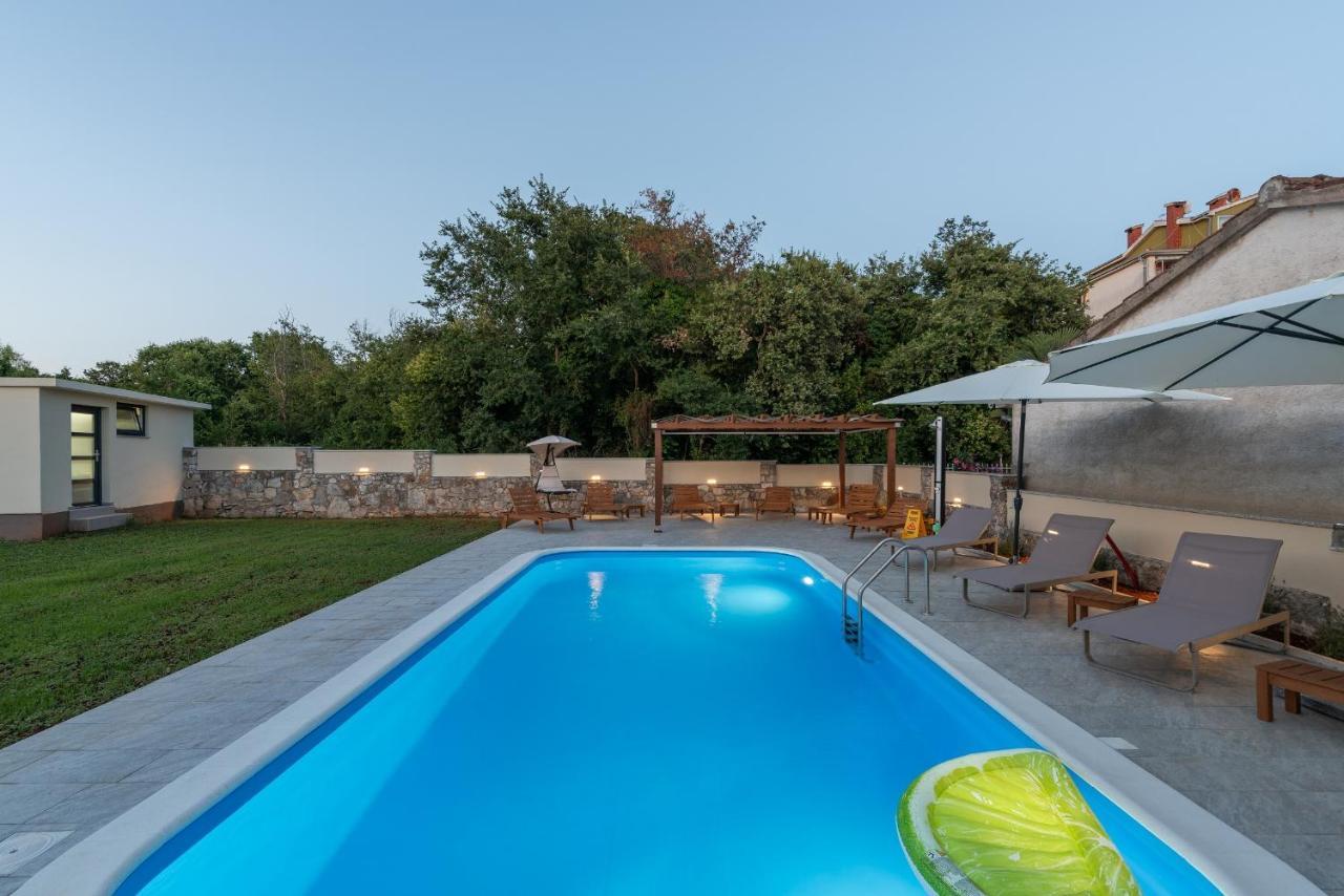 App Sandro With Common Pool Poreč Exterior foto